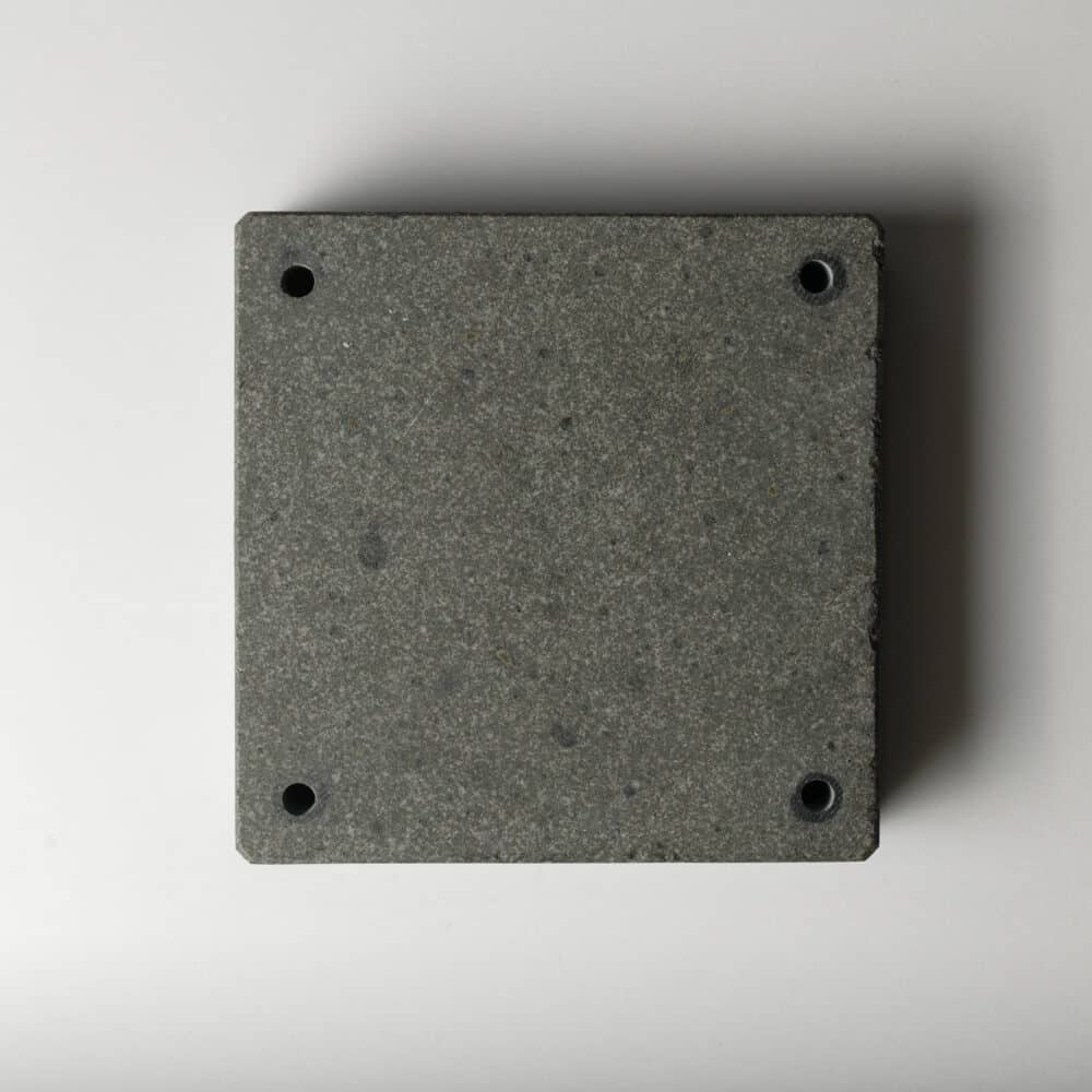 Base granite spot solaire – Fixation stable et durable