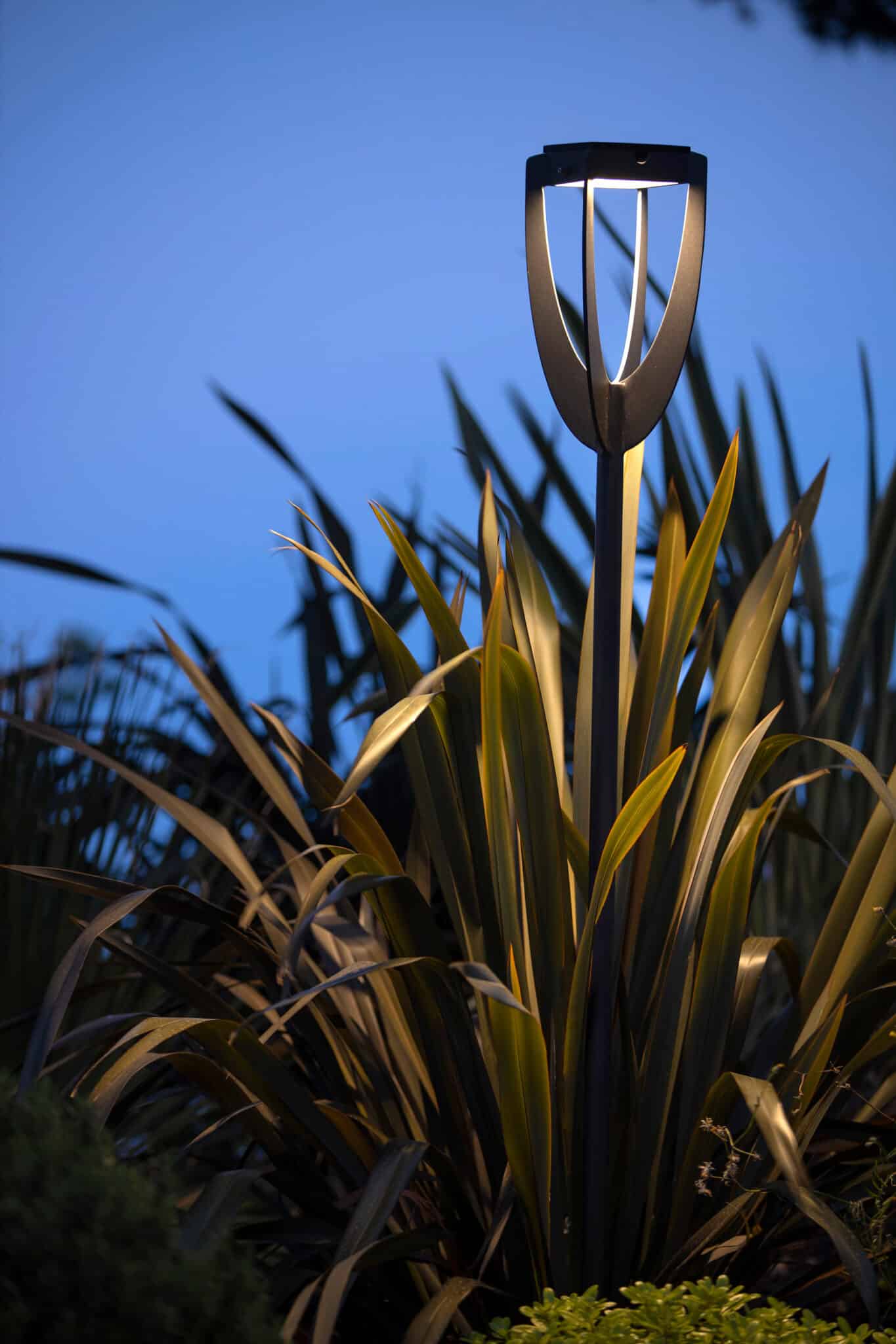 Torche TULIP 300 Lumens 82/136 cm – Gris espace – Image 3