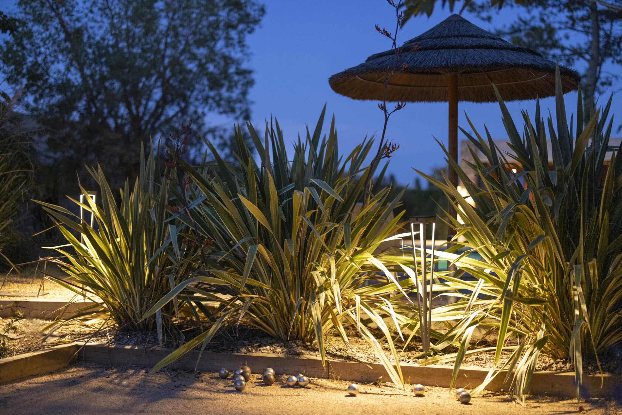 Torche TINKA avec pic intégré – Gris espace – Image 2