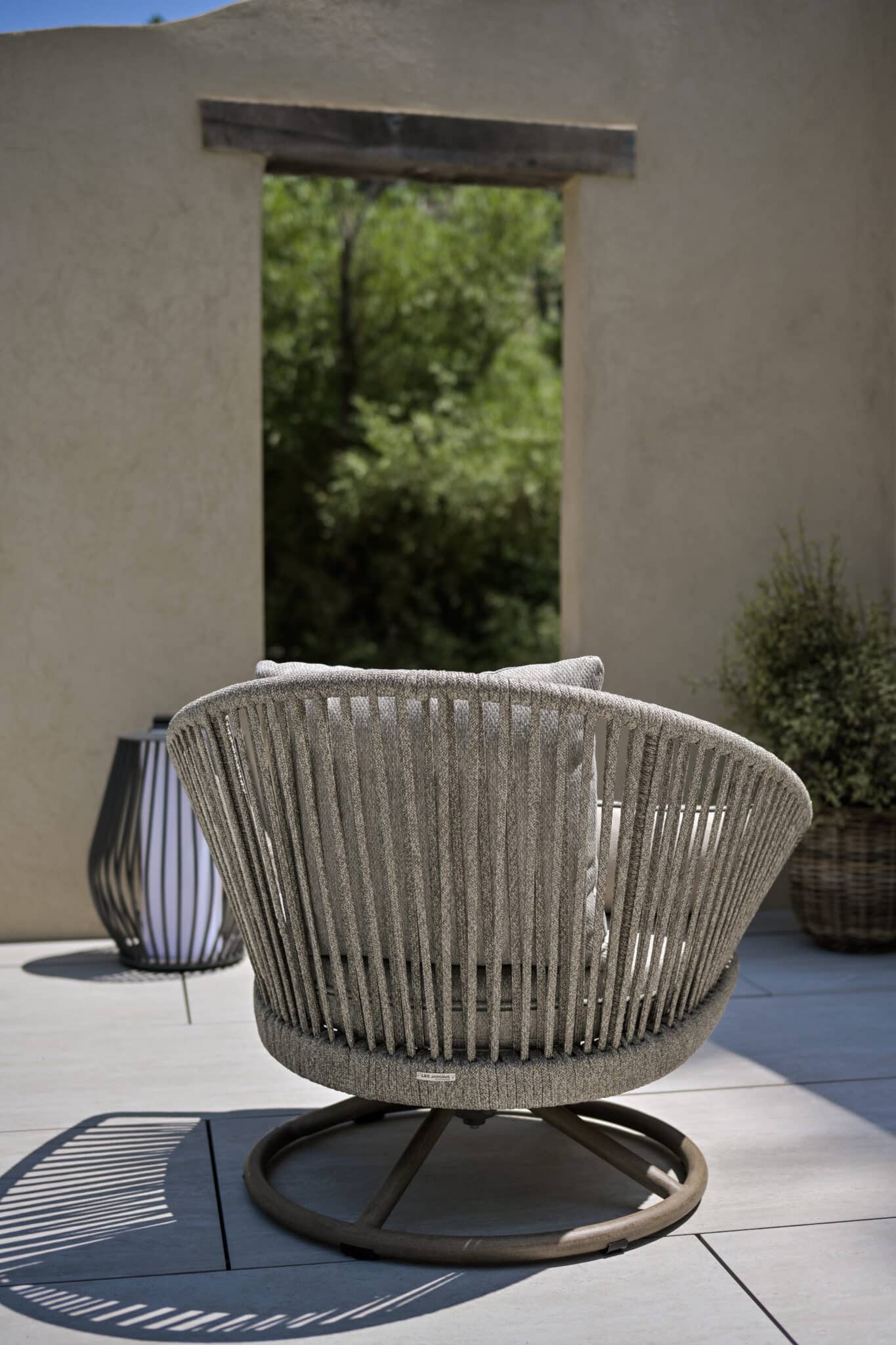 Fauteuil bas rotatif 360° Selva – Image 2