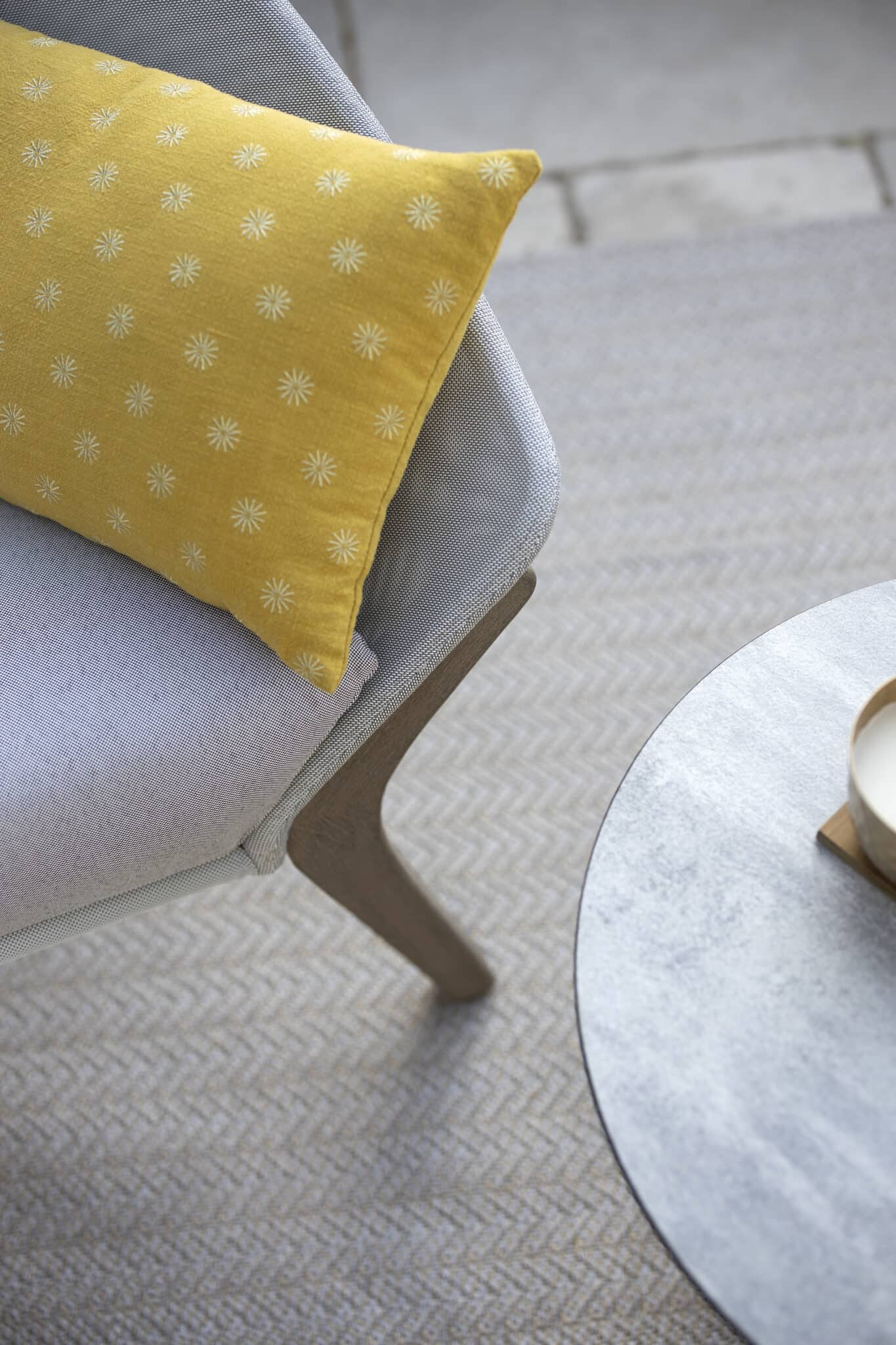 Table basse SELVA Ø90 – HPL béton ciré – Image 4