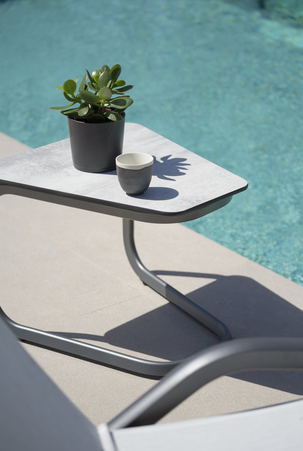 Table basse HPL YOLO – gris espace béton ciré – Image 2