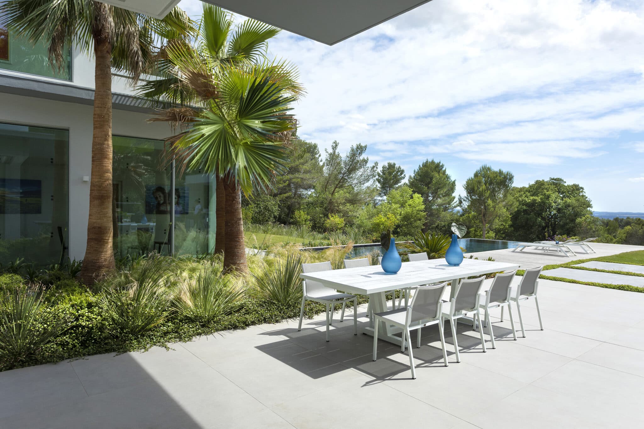 Table extensible HPL plateau latté AMAKA – blanc béton ciré – Image 7