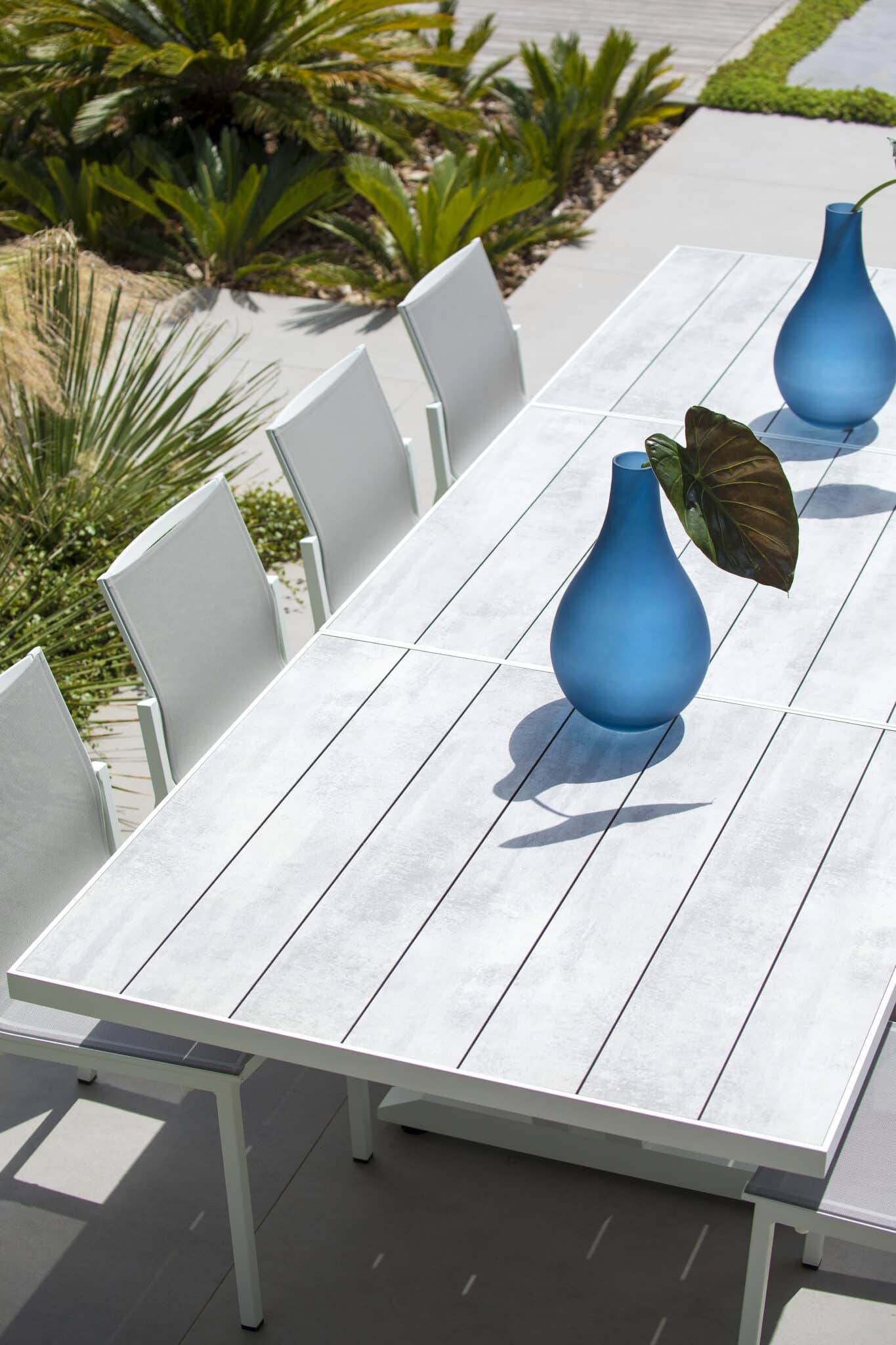 Table extensible HPL plateau latté AMAKA – blanc béton ciré – Image 6