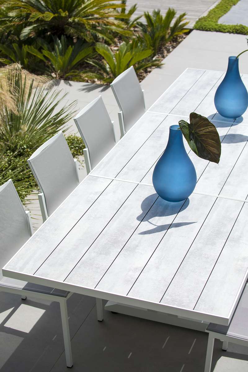 Table extensible HPL plateau latté AMAKA – blanc béton ciré – Image 5
