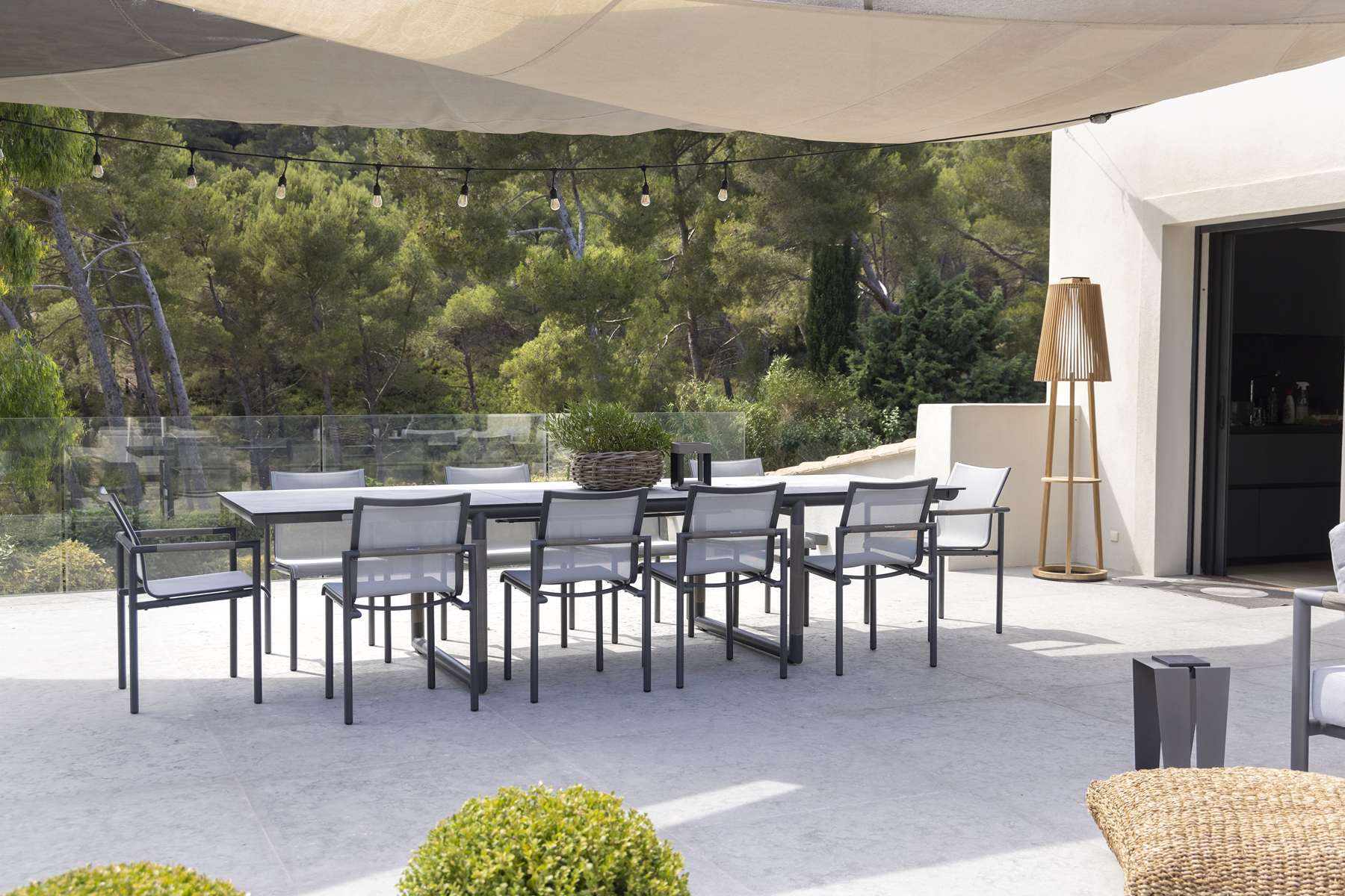Table extensible BASTINGAGE – béton ciré gris espace – Image 3