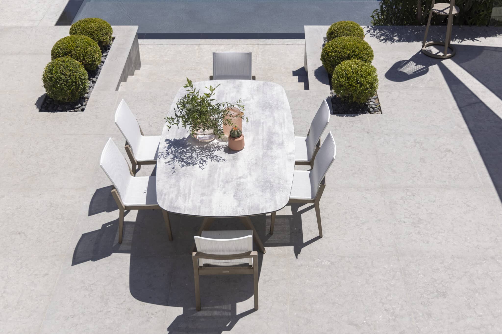 Table fixe SELVA – HPL béton ciré – Image 3